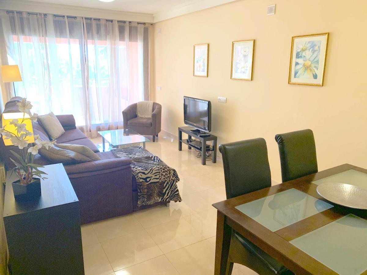 Salinas. Apartment For 4. Terrace/Parking/Pools/Gym/4Mins Beach Estepona Luaran gambar