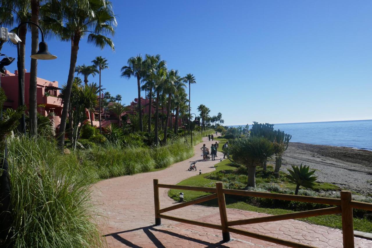 Salinas. Apartment For 4. Terrace/Parking/Pools/Gym/4Mins Beach Estepona Luaran gambar
