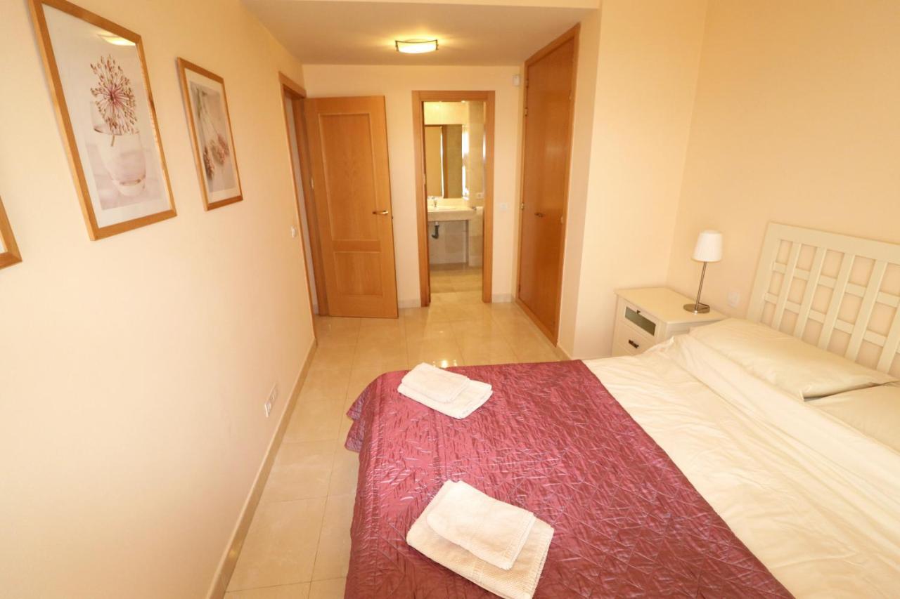 Salinas. Apartment For 4. Terrace/Parking/Pools/Gym/4Mins Beach Estepona Luaran gambar