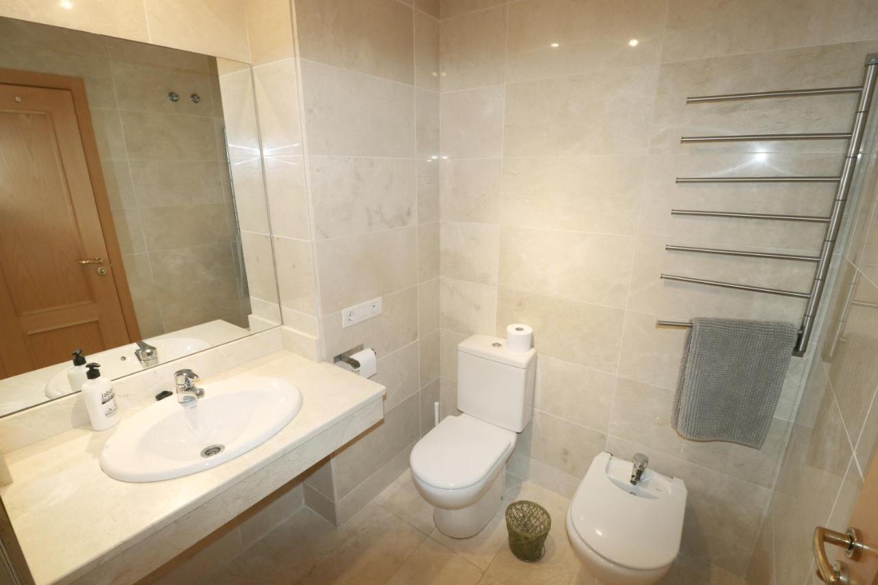 Salinas. Apartment For 4. Terrace/Parking/Pools/Gym/4Mins Beach Estepona Luaran gambar