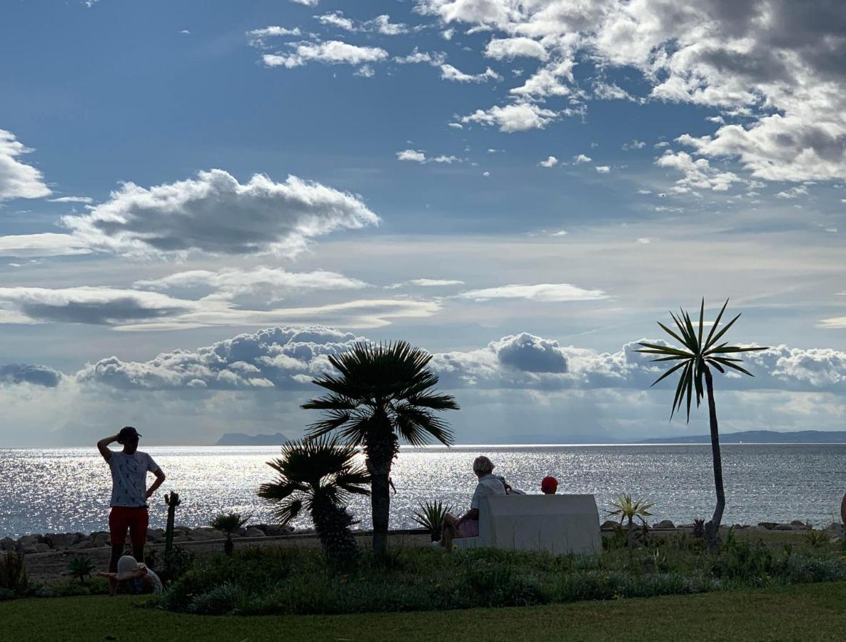 Salinas. Apartment For 4. Terrace/Parking/Pools/Gym/4Mins Beach Estepona Luaran gambar