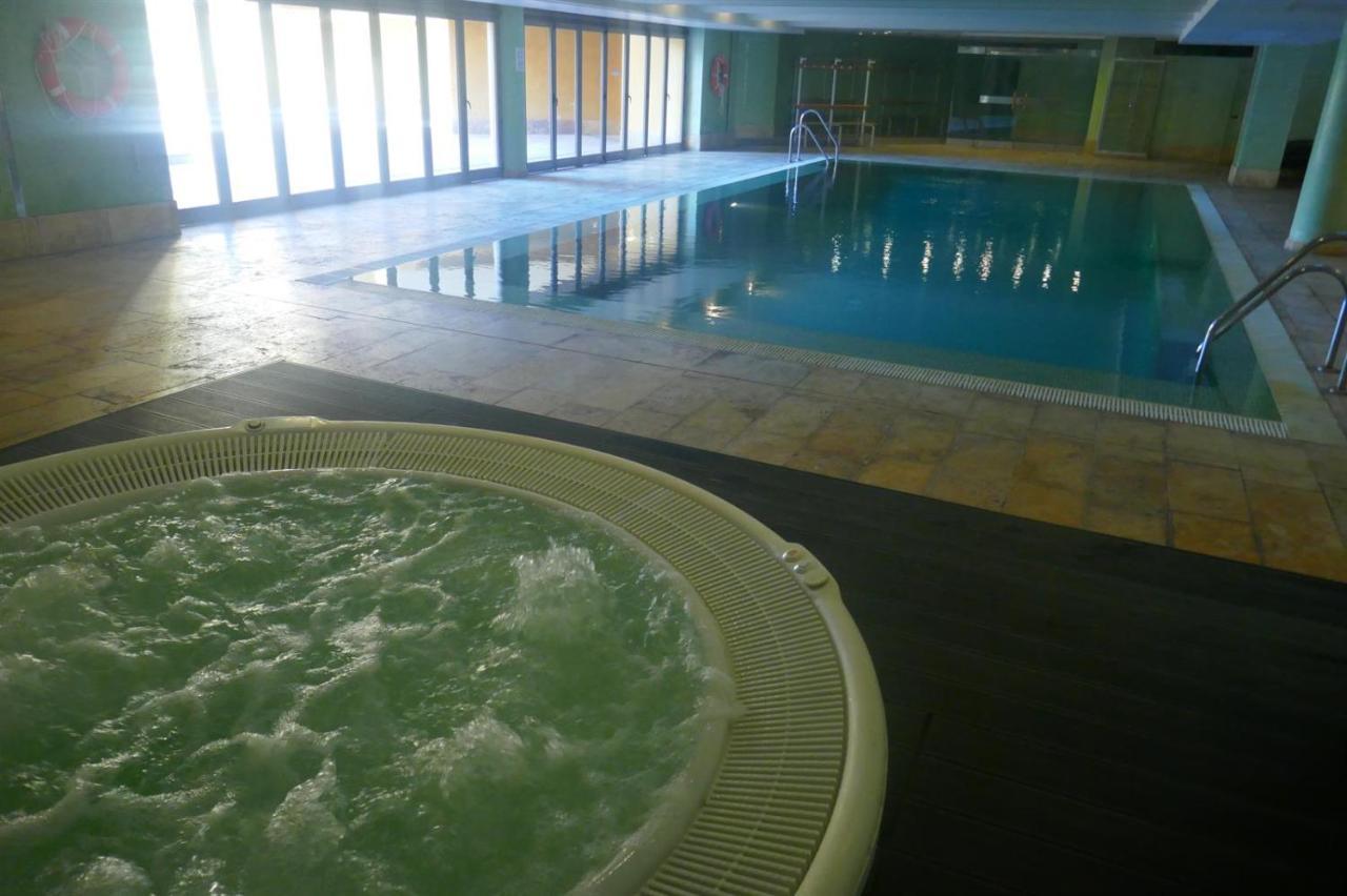 Salinas. Apartment For 4. Terrace/Parking/Pools/Gym/4Mins Beach Estepona Luaran gambar
